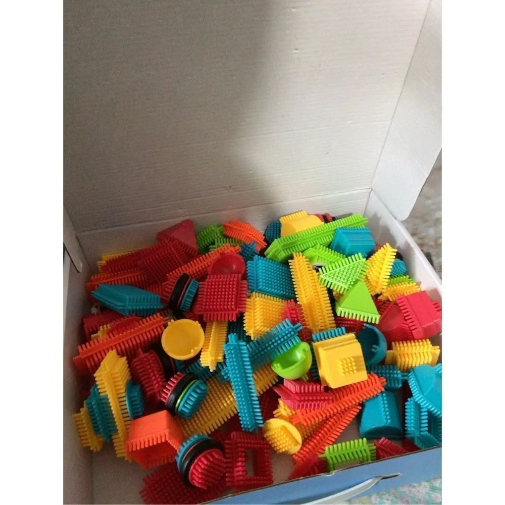 Bristle Lock 3D Building Set - Multicolor - Picture 3 of 9